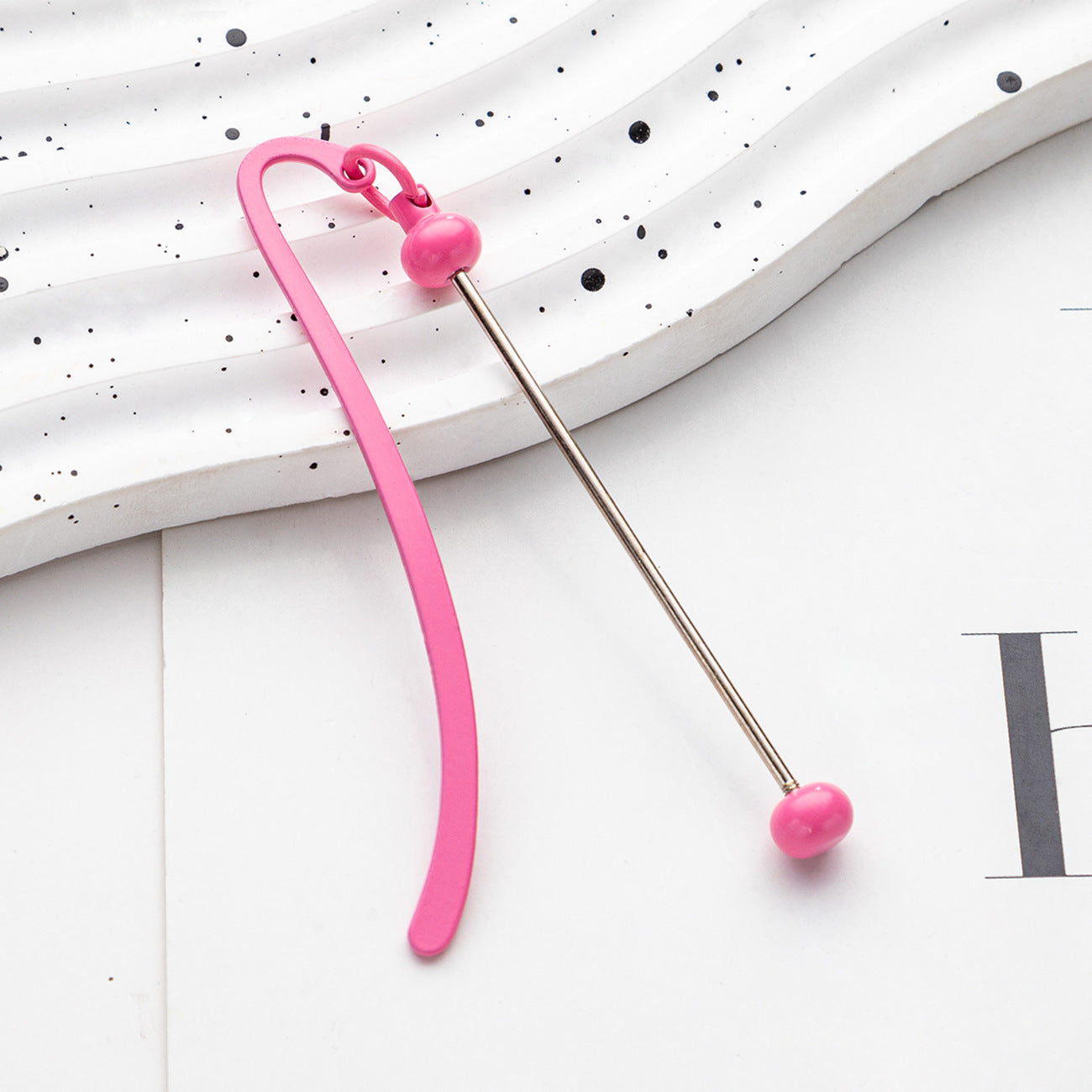 New DIY metal bookmark children's student cute bookcase pendant creative metal beaded bookmark spot wholesale