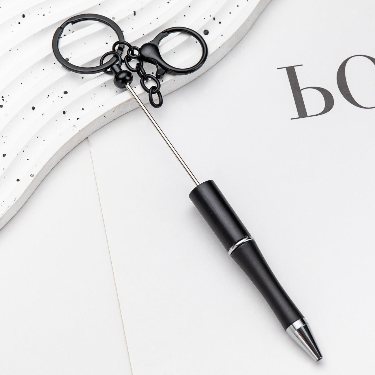 New DIY rotating medium oil ballpoint pen portable keychain bead pen handmade decorative ballpoint pen wholesale