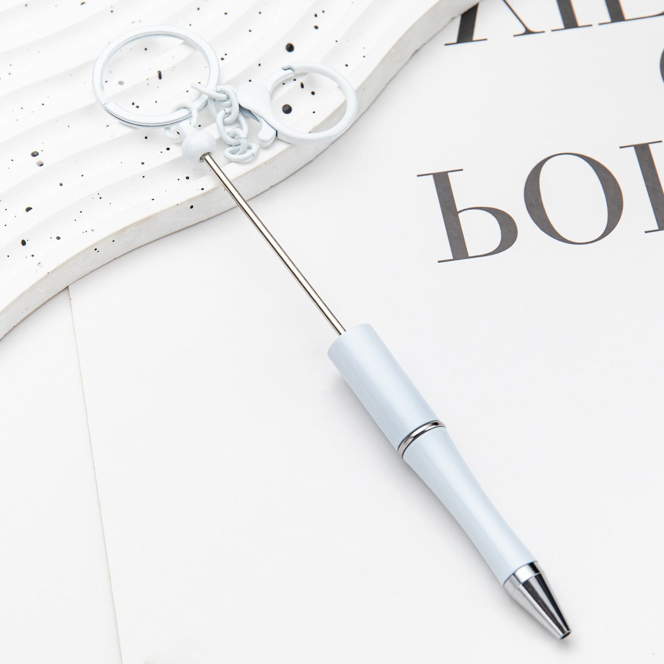 New DIY rotating medium oil ballpoint pen portable keychain bead pen handmade decorative ballpoint pen wholesale