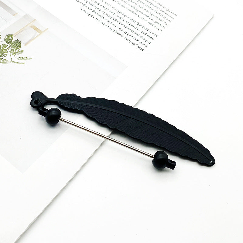 New feather keychain beaded accessories, mobile phone case, earphone cover DIY beaded small pendant, surprise and simple gifts.