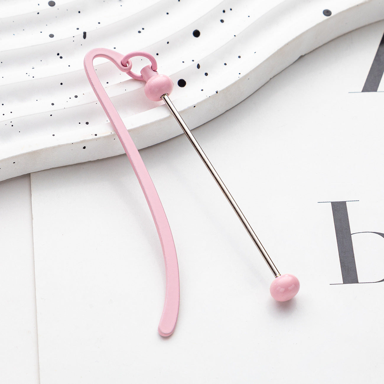 New DIY metal bookmark children's student cute bookcase pendant creative metal beaded bookmark spot wholesale