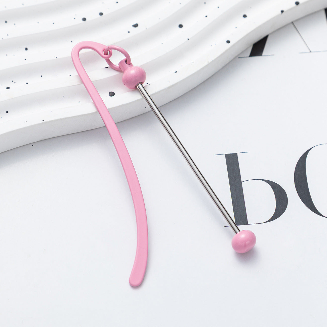 New DIY metal bookmark children's student cute bookcase pendant creative metal beaded bookmark spot wholesale
