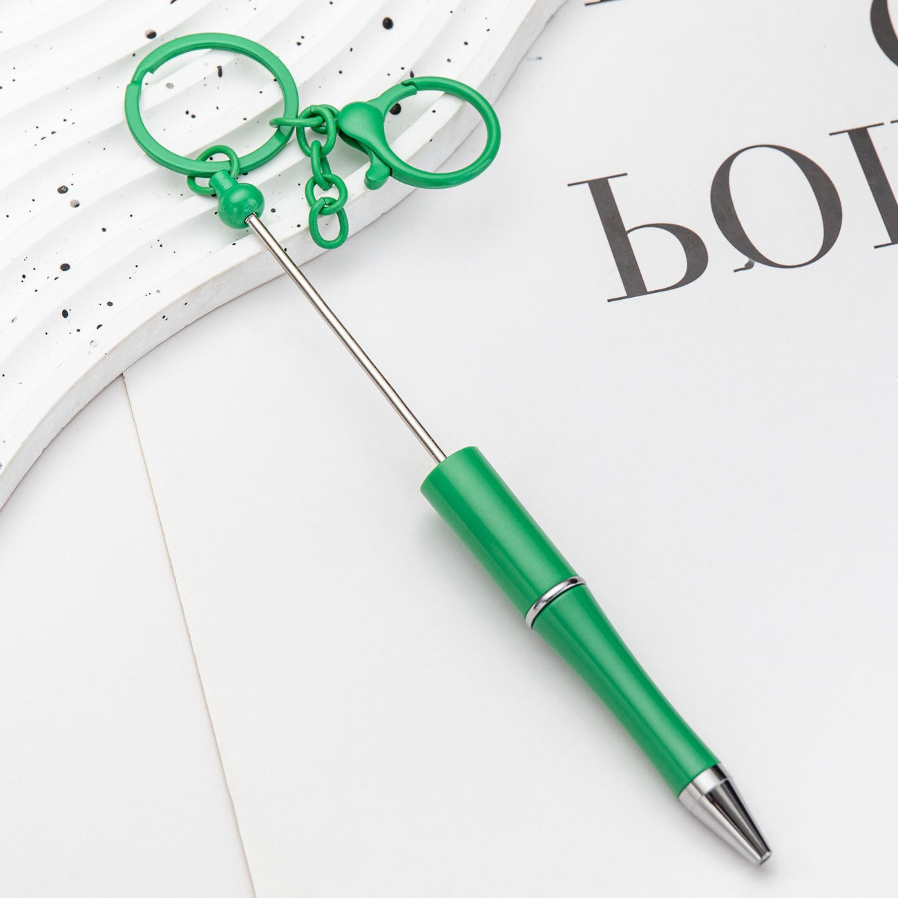 New DIY rotating medium oil ballpoint pen portable keychain bead pen handmade decorative ballpoint pen wholesale