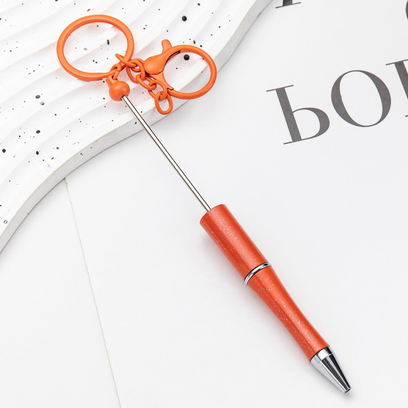 New DIY rotating medium oil ballpoint pen portable keychain bead pen handmade decorative ballpoint pen wholesale
