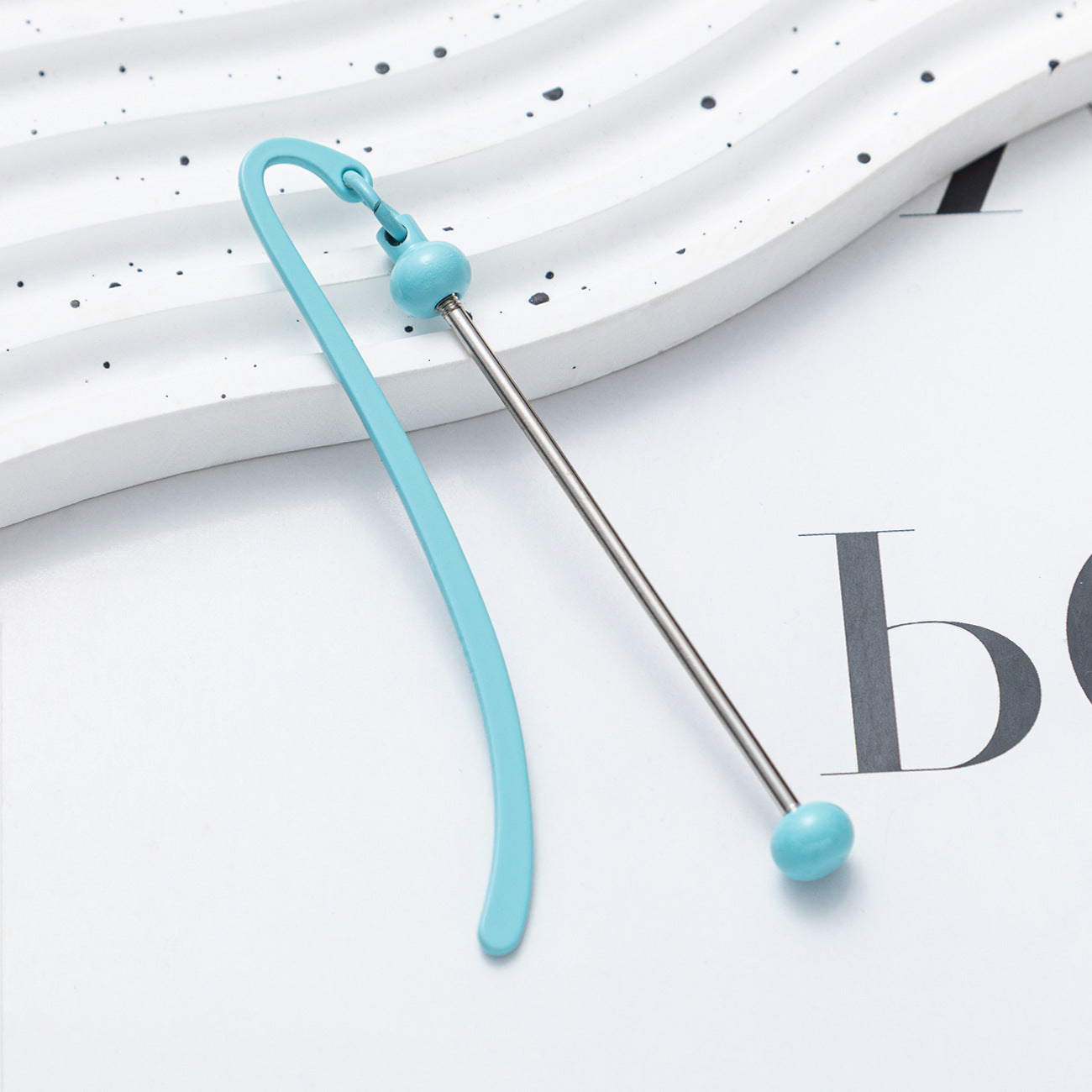 New DIY metal bookmark children's student cute bookcase pendant creative metal beaded bookmark spot wholesale