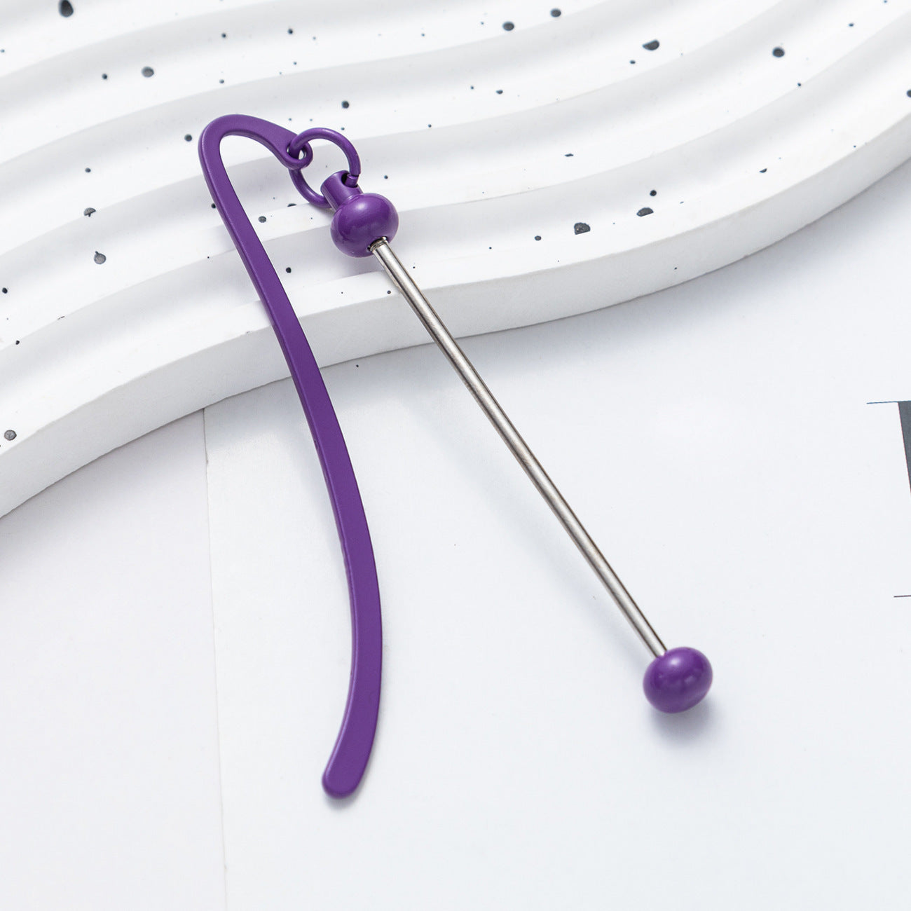 New DIY metal bookmark children's student cute bookcase pendant creative metal beaded bookmark spot wholesale