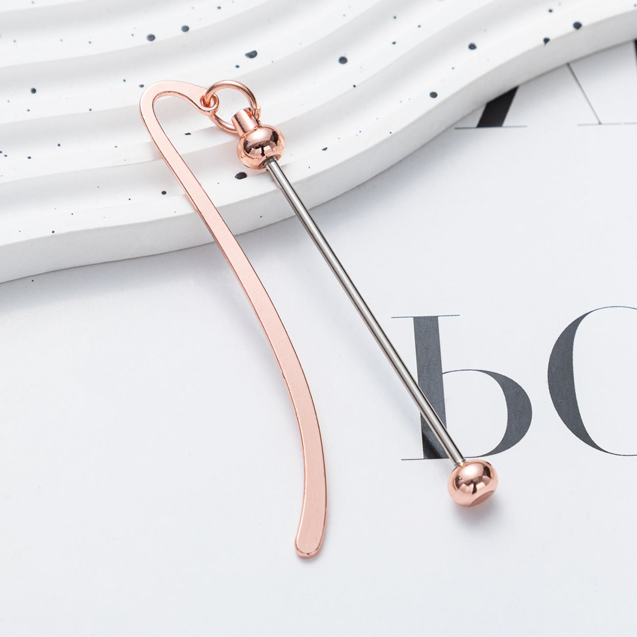 New DIY metal bookmark children's student cute bookcase pendant creative metal beaded bookmark spot wholesale