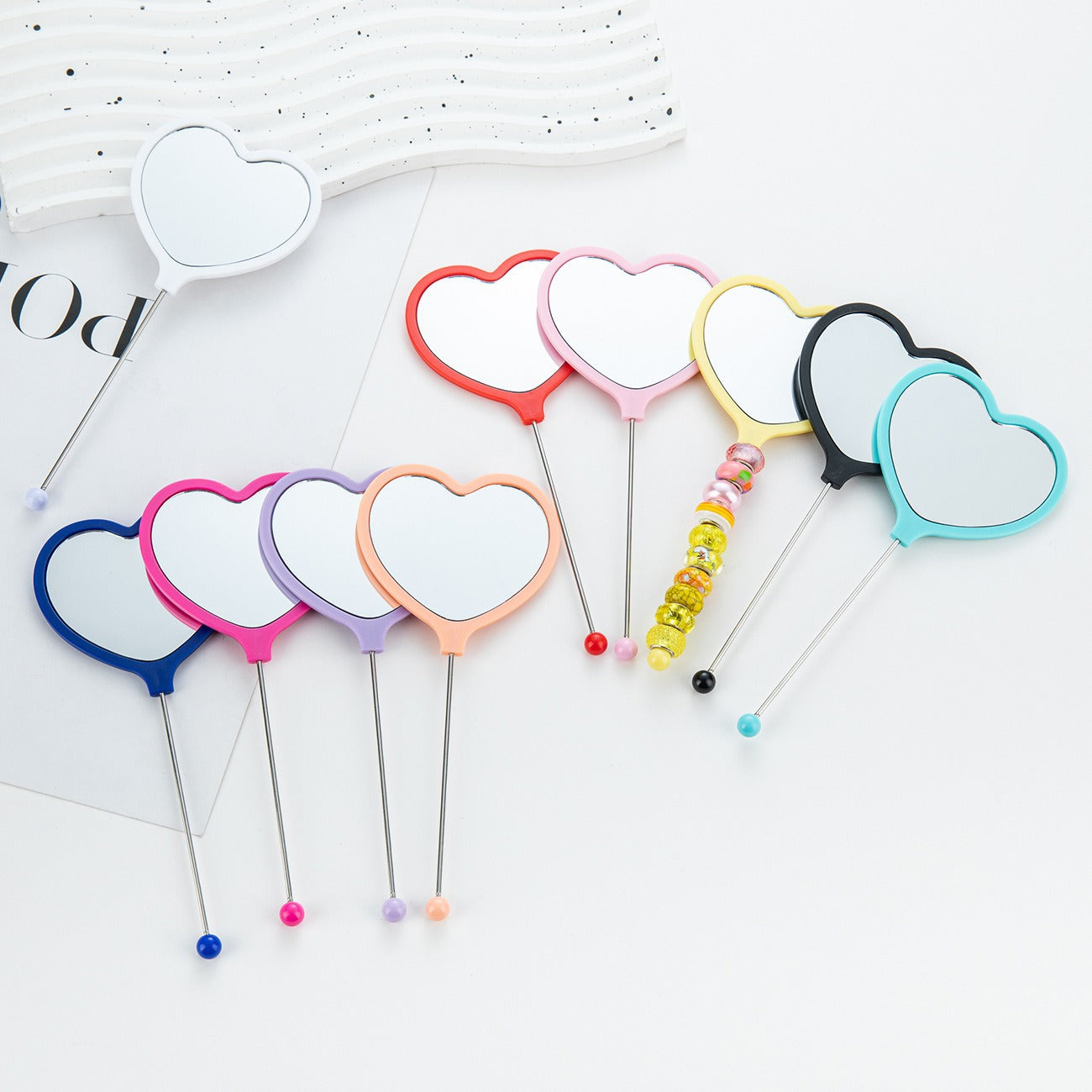 New DIY beaded handle mirror handheld makeup mirror portable single-sided vanity mirror plastic love makeup mirror