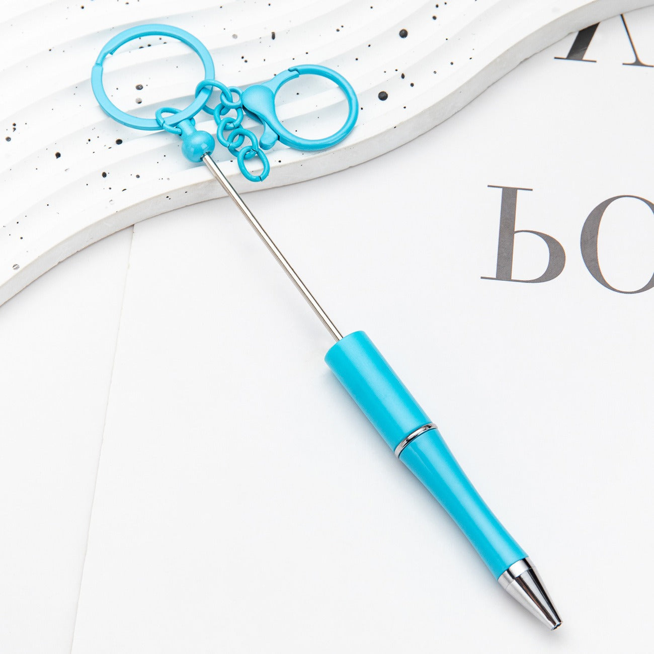 New DIY rotating medium oil ballpoint pen portable keychain bead pen handmade decorative ballpoint pen wholesale