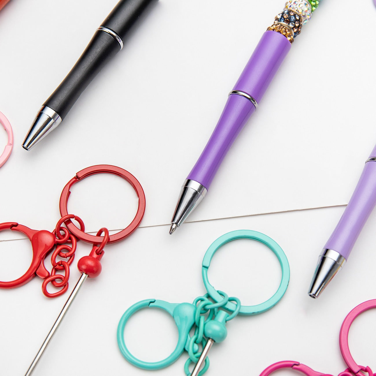 New DIY rotating medium oil ballpoint pen portable keychain bead pen handmade decorative ballpoint pen wholesale