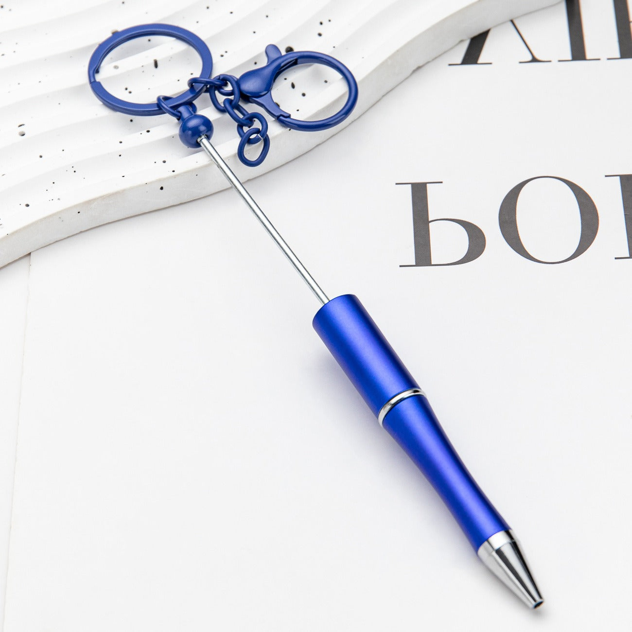 New DIY rotating medium oil ballpoint pen portable keychain bead pen handmade decorative ballpoint pen wholesale