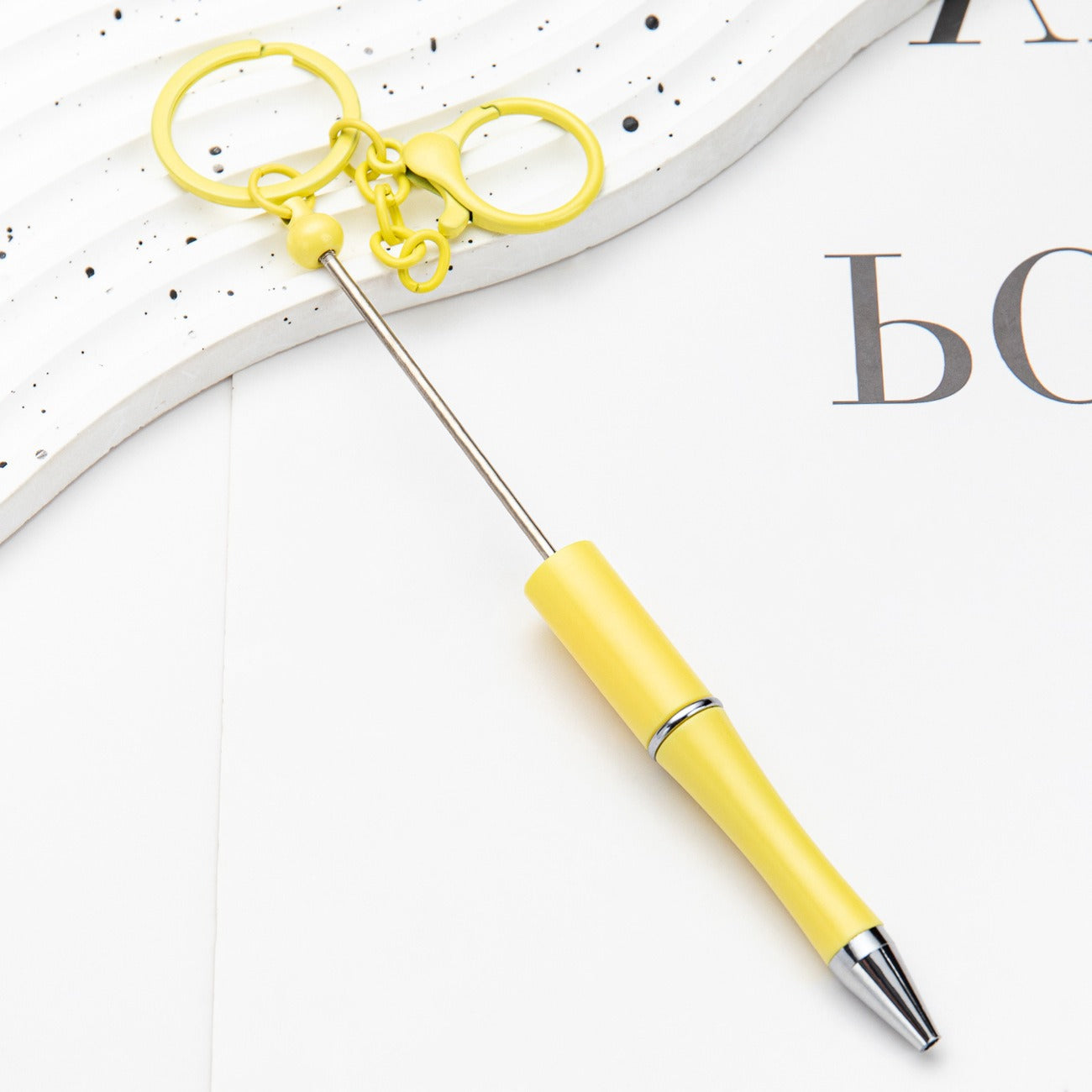 New DIY rotating medium oil ballpoint pen portable keychain bead pen handmade decorative ballpoint pen wholesale