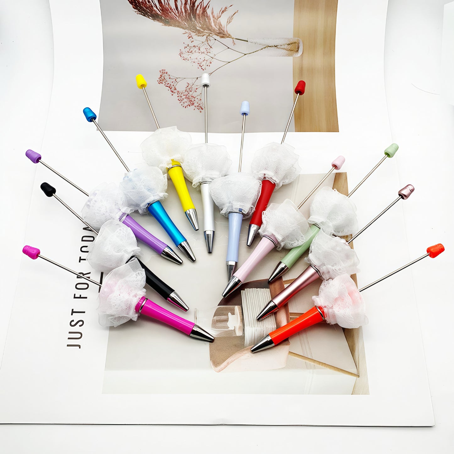 Creative wedding modeling bead pen white yarn hand bouquet pearl sticker diamond DIY wear bead pen, spinning out the core ballpoint pen