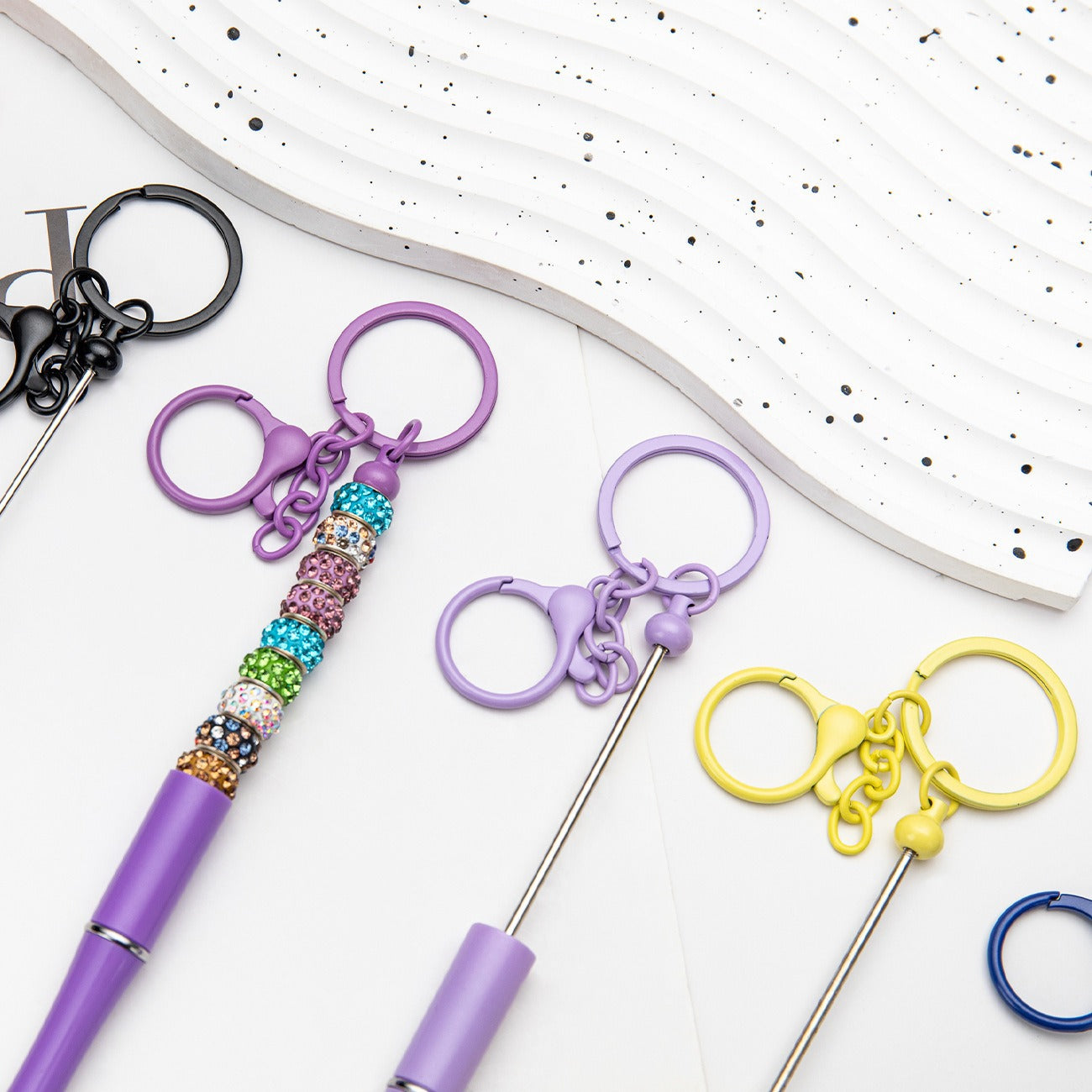 New DIY rotating medium oil ballpoint pen portable keychain bead pen handmade decorative ballpoint pen wholesale