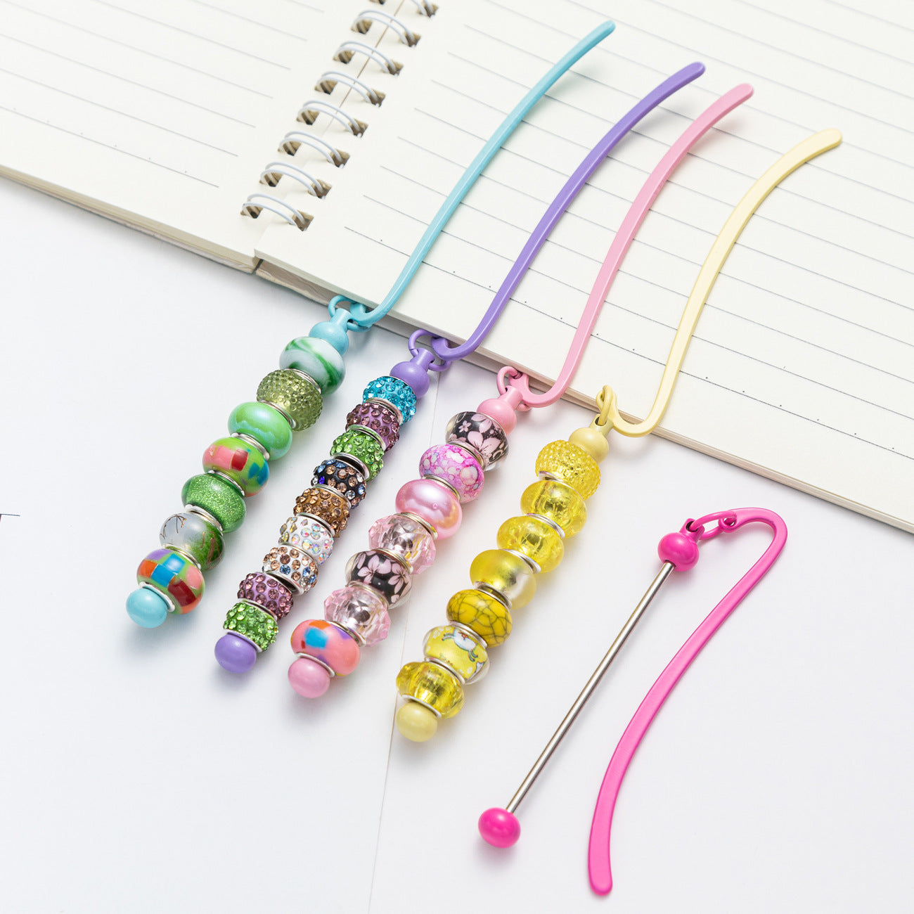 New DIY metal bookmark children's student cute bookcase pendant creative metal beaded bookmark spot wholesale