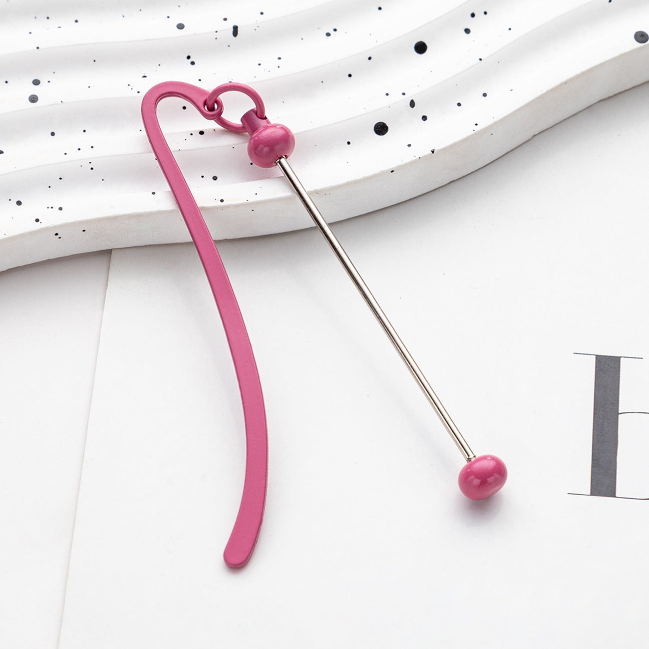 New DIY metal bookmark children's student cute bookcase pendant creative metal beaded bookmark spot wholesale