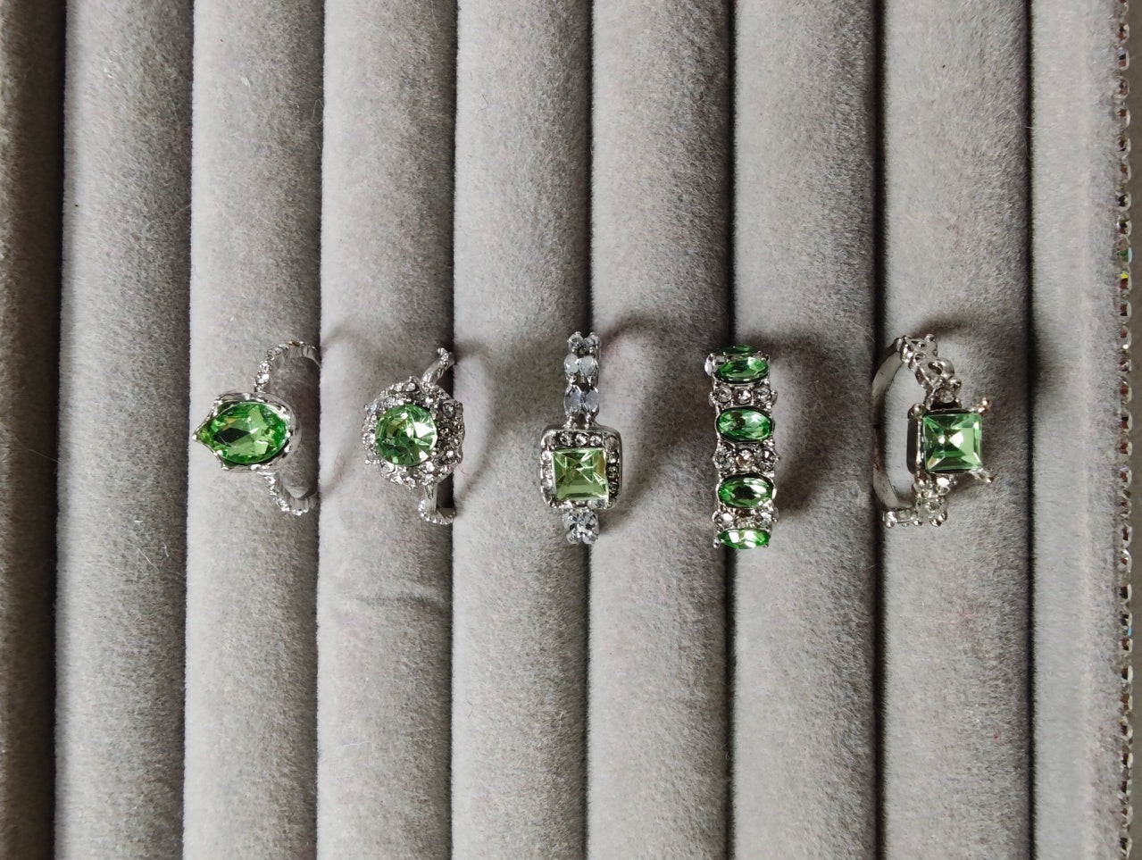 🔥🔥🔥 Most Popular Recently!  Classic Velvet Jewelry Box KIT- Incl 5-6 Rings