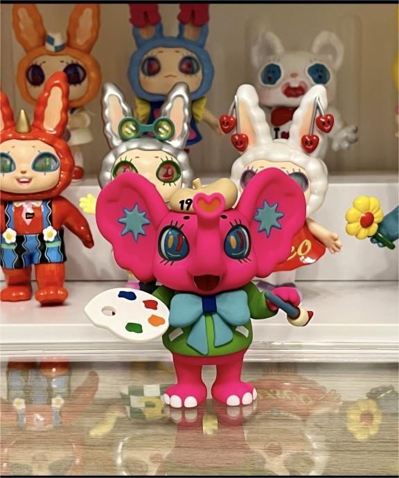Popular Figures Collections- Everyone is unique